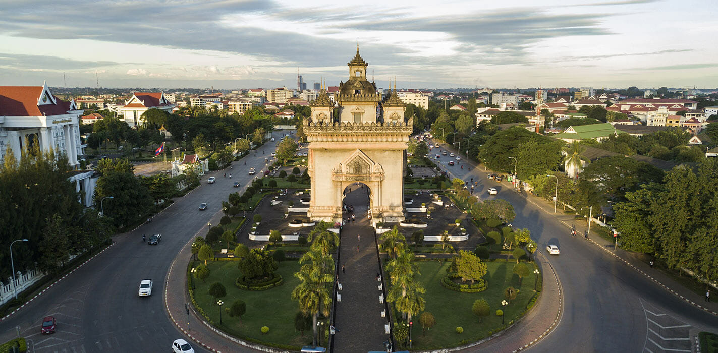 Bangkok nach Vientiane Mit Bus, Bahn oder Flieger reisen